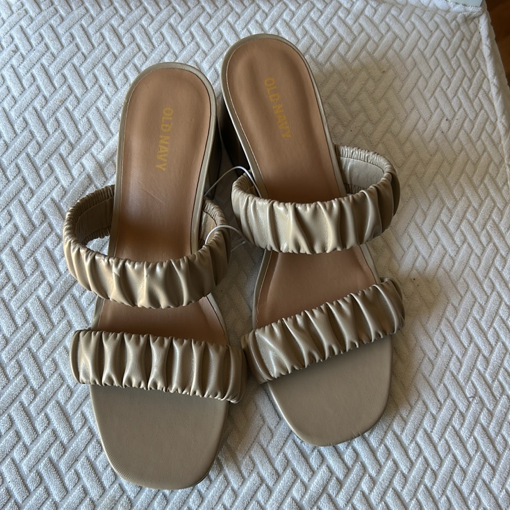 Old Navy Cream Ruched Sandals - Picture 2 of 6